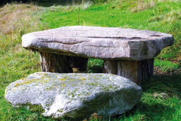 Gartenfelsen und Gartensteine von Steinmetzmeister und Bildhauer Luibl